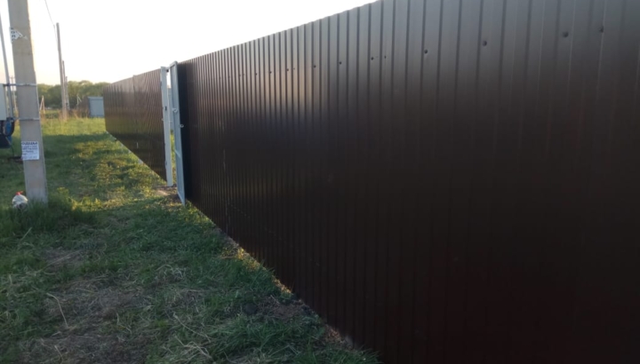 Забор можайск цена. Забор 1.5 метра фото. Забор высота 1 5 метра фото.